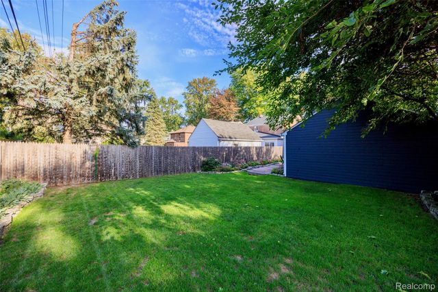 269 Ridgemont Road, Grosse Pointe Farms, MI 48236