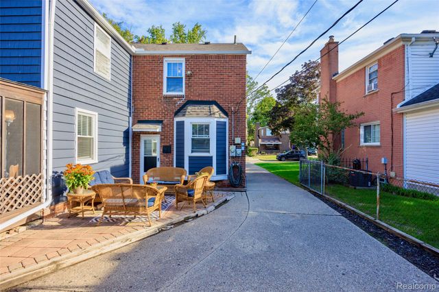 269 Ridgemont Road, Grosse Pointe Farms, MI 48236