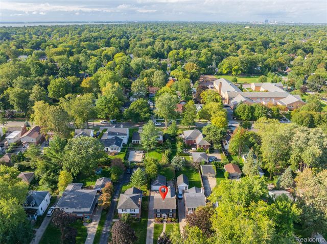 269 Ridgemont Road, Grosse Pointe Farms, MI 48236