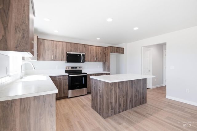 17155 N Swan Springs Pl, Nampa, ID 83687