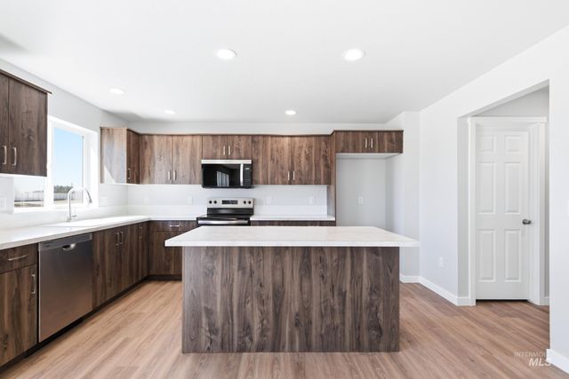 17155 N Swan Springs Pl, Nampa, ID 83687