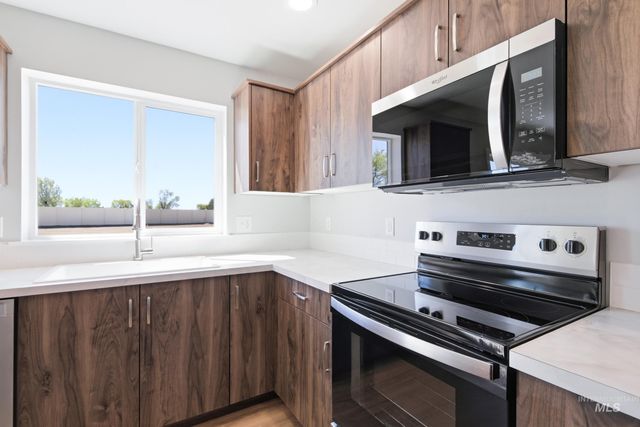 17155 N Swan Springs Pl, Nampa, ID 83687