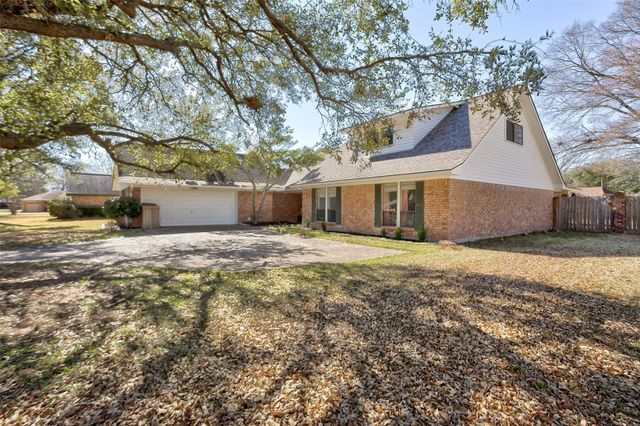 2005 Surrey Lane, Bossier City, LA 71111