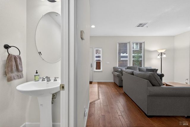 7942 Scriver Ct, Cotati, CA 94931