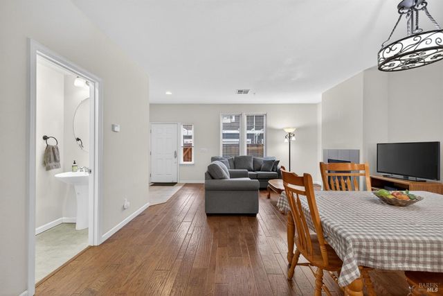 7942 Scriver Ct, Cotati, CA 94931