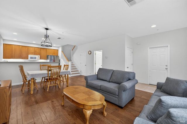 7942 Scriver Ct, Cotati, CA 94931