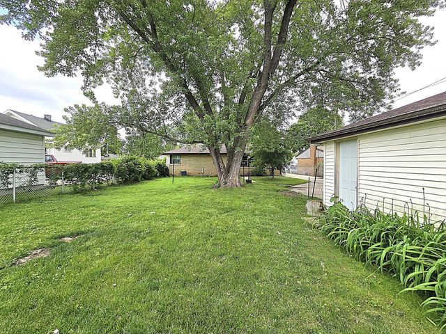 3627 S 86th STREET, Milwaukee, WI 53228