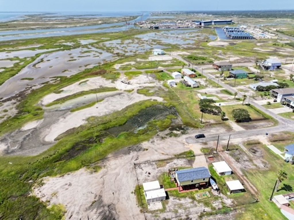 326 E Tenth St, Rockport, TX 78382 — photo 3
