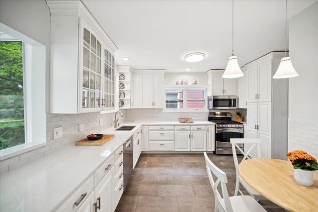 972 Elm Street, Winnetka, IL 60093