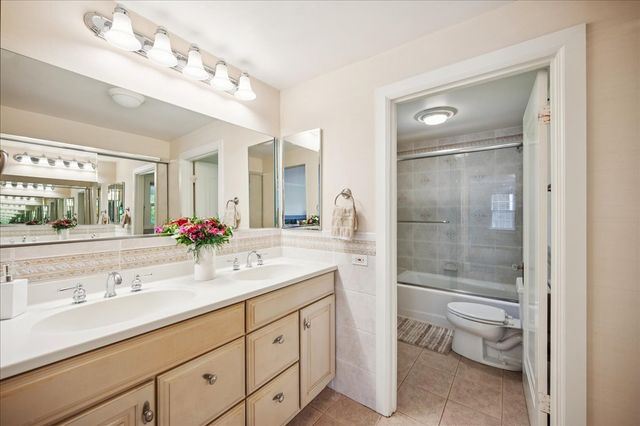 972 Elm Street, Winnetka, IL 60093
