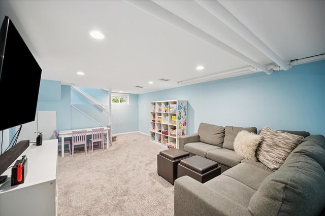 972 Elm Street, Winnetka, IL 60093