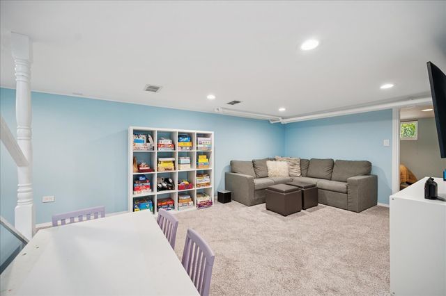 972 Elm Street, Winnetka, IL 60093