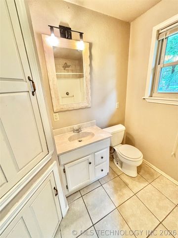 106 E Elk Road, Whitefield, OK 74472