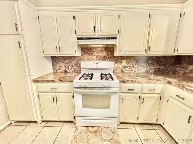 106 E Elk Road, Whitefield, OK 74472
