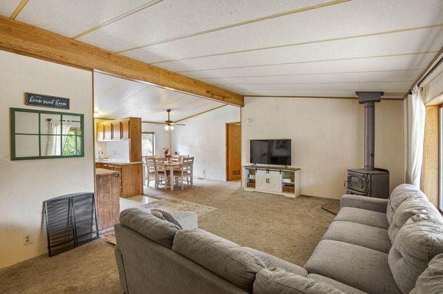 301 Robmar Lane, Grants Pass, OR 97527