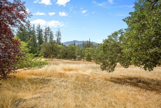 301 Robmar Lane, Grants Pass, OR 97527