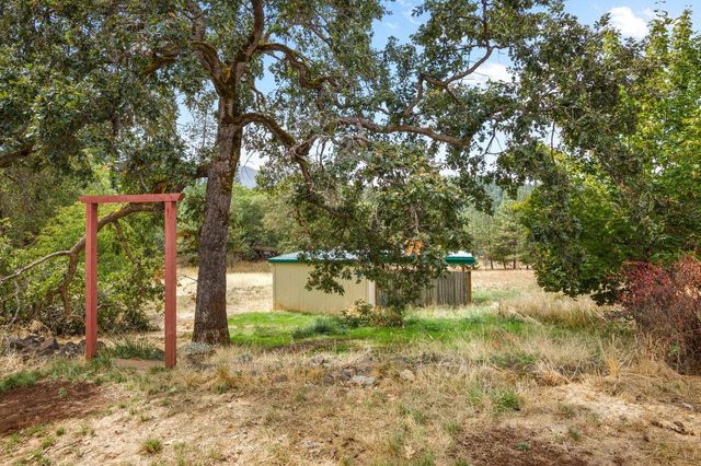 301 Robmar Lane, Grants Pass, OR 97527