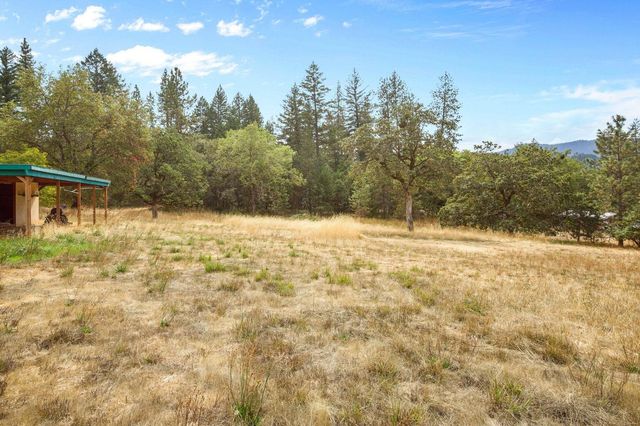 301 Robmar Lane, Grants Pass, OR 97527