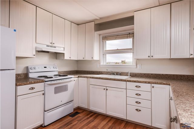 160 FAIRGROUNDS PL, Hermosa, SD 57744