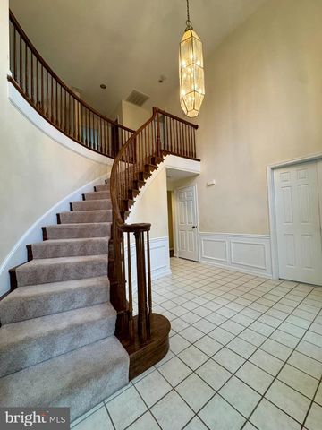 8470 CLOVER LEAF DR, Mclean, VA 22102