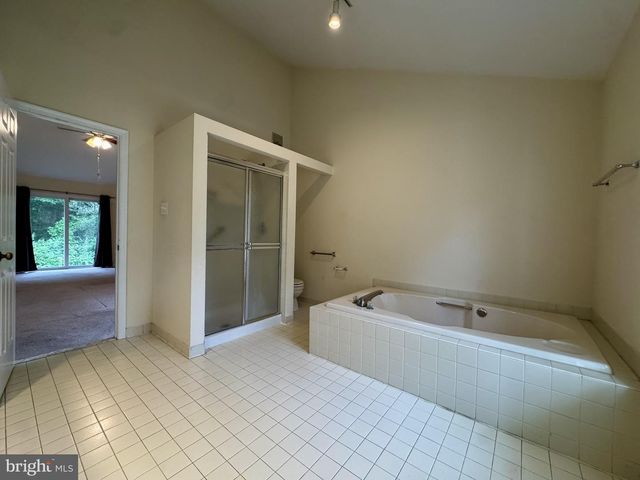 8470 CLOVER LEAF DR, Mclean, VA 22102