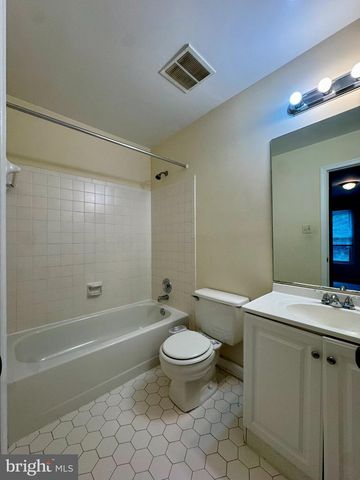 8470 CLOVER LEAF DR, Mclean, VA 22102