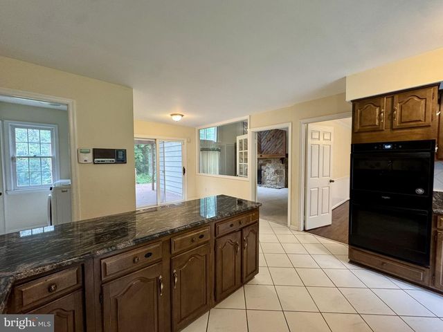 8470 CLOVER LEAF DR, Mclean, VA 22102