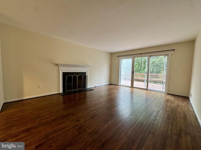 8470 CLOVER LEAF DR, Mclean, VA 22102