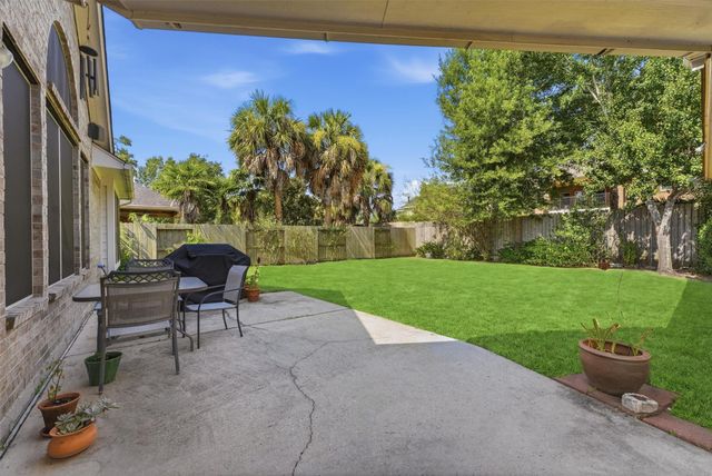 2443 Riverway Oak Drive, Kingwood, TX 77345