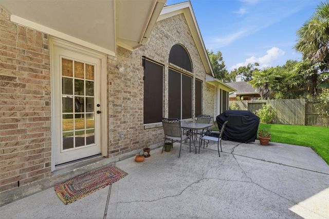 2443 Riverway Oak Drive, Kingwood, TX 77345