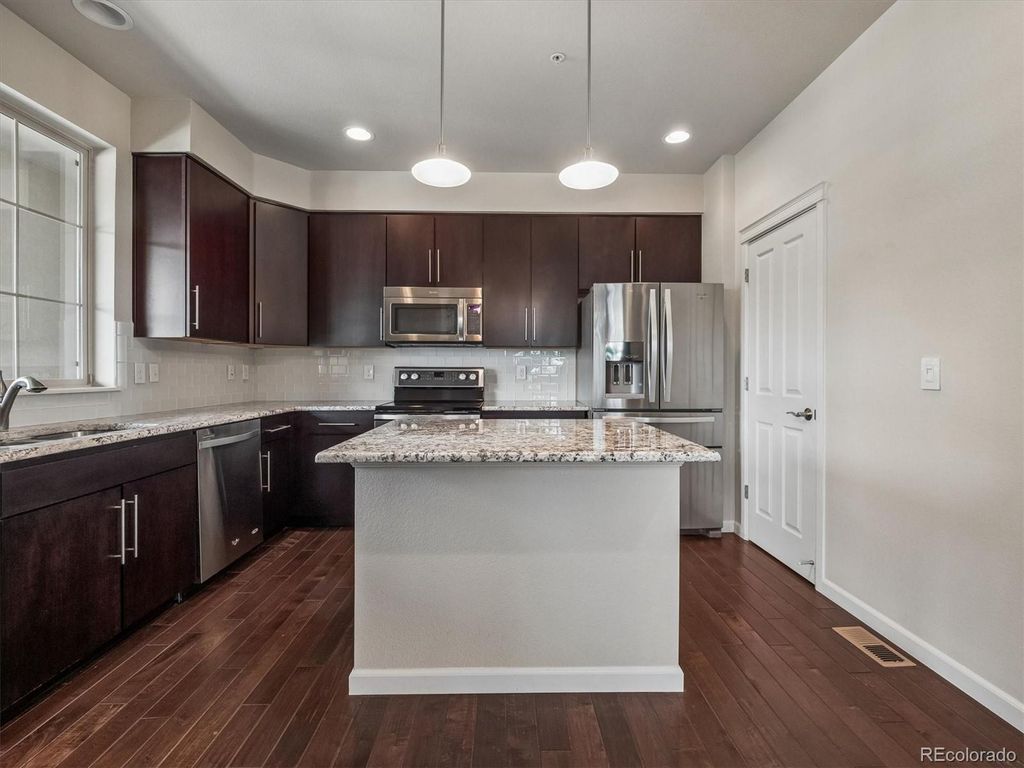 Image 14 of property listing at 1200 Rockhurst Drive E, Highlands Ranch, CO 80129
