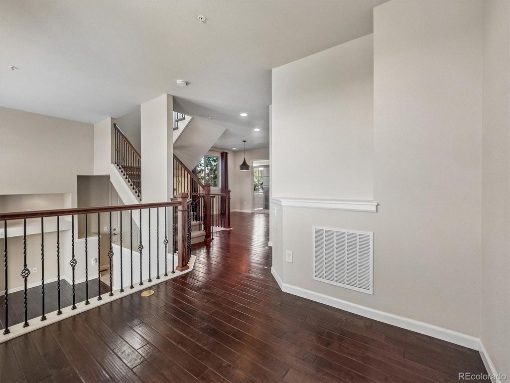 Image 21 of property listing at 1200 Rockhurst Drive E, Highlands Ranch, CO 80129