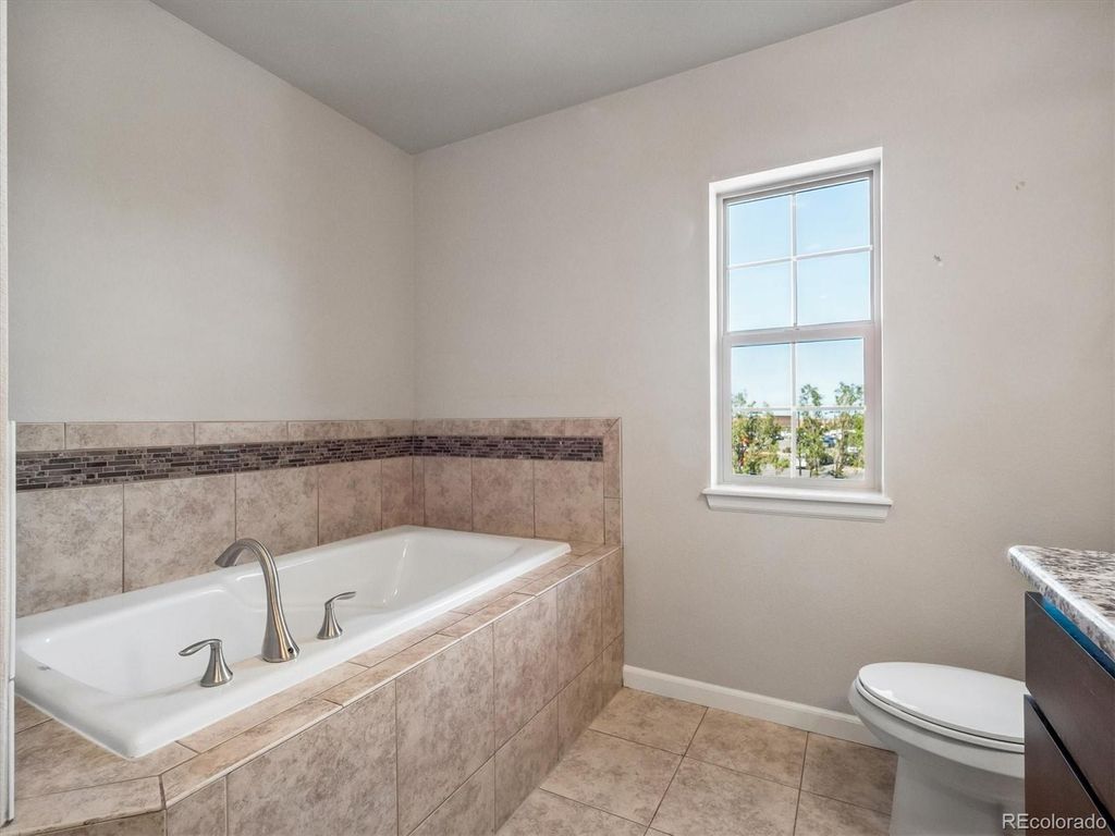 Image 34 of property listing at 1200 Rockhurst Drive E, Highlands Ranch, CO 80129