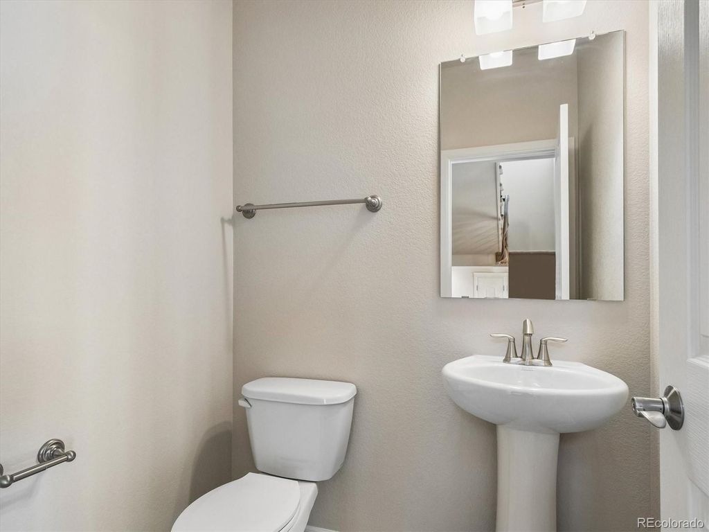 Image 38 of property listing at 1200 Rockhurst Drive E, Highlands Ranch, CO 80129
