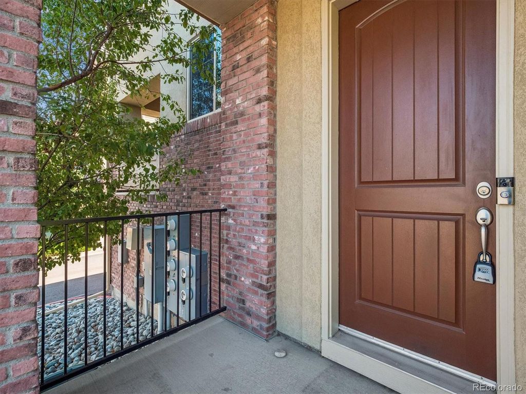 Image 7 of property listing at 1200 Rockhurst Drive E, Highlands Ranch, CO 80129