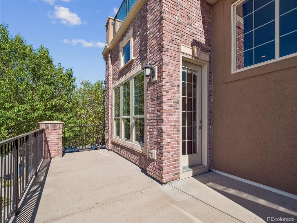 Image 9 of property listing at 1200 Rockhurst Drive E, Highlands Ranch, CO 80129