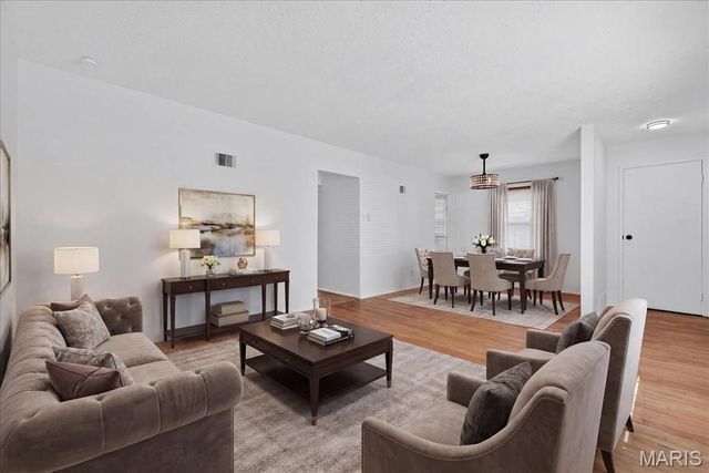 109 Lithia Avenue, Webster Groves, MO 63119