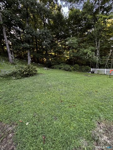 138 Red Robin Road, Naugatuck, CT 06770