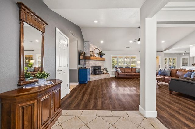 21965 Oak Hill Lane, Clovis, CA 93619