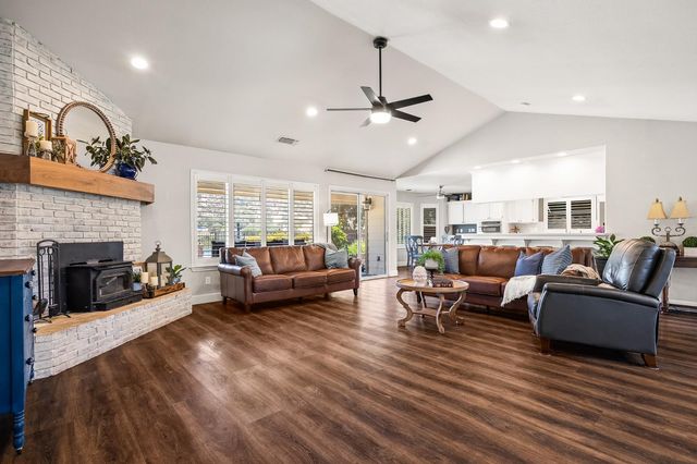 21965 Oak Hill Lane, Clovis, CA 93619