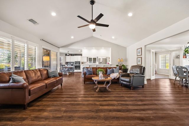 21965 Oak Hill Lane, Clovis, CA 93619