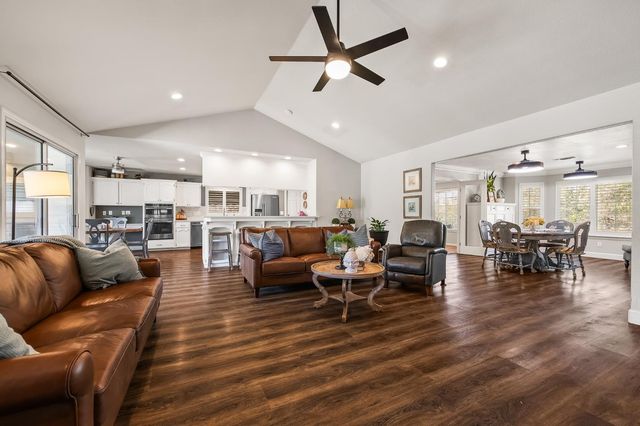 21965 Oak Hill Lane, Clovis, CA 93619