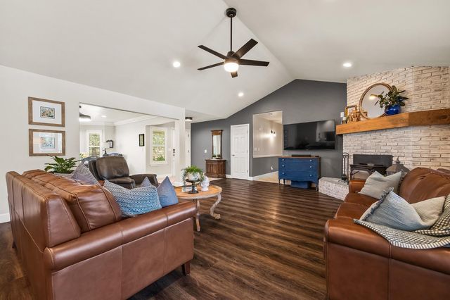 21965 Oak Hill Lane, Clovis, CA 93619
