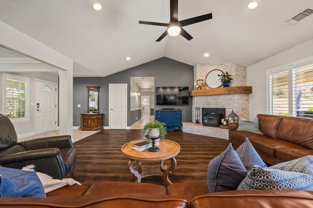 21965 Oak Hill Lane, Clovis, CA 93619
