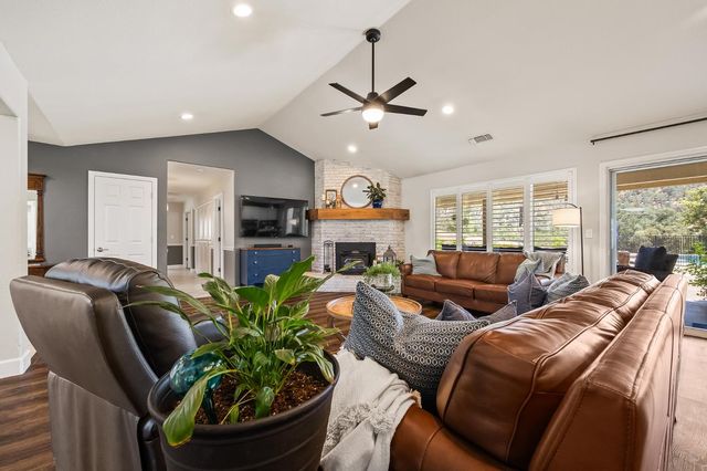 21965 Oak Hill Lane, Clovis, CA 93619