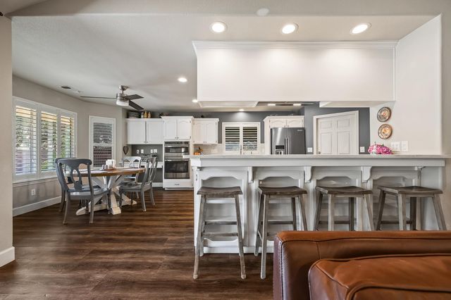 21965 Oak Hill Lane, Clovis, CA 93619