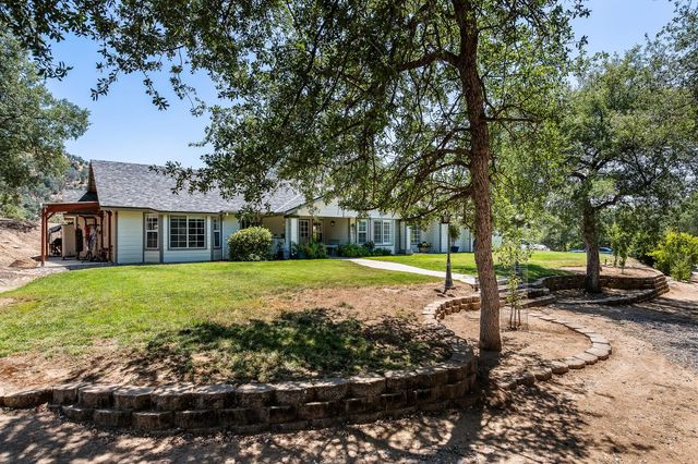 21965 Oak Hill Lane, Clovis, CA 93619