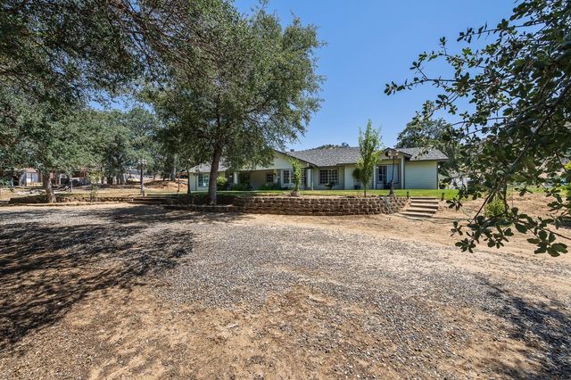 21965 Oak Hill Lane, Clovis, CA 93619