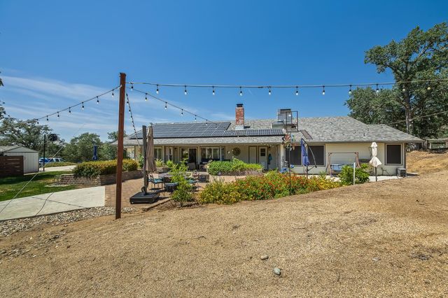 21965 Oak Hill Lane, Clovis, CA 93619