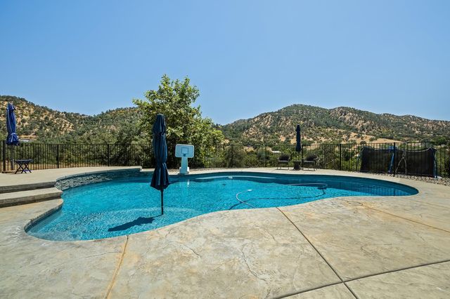 21965 Oak Hill Lane, Clovis, CA 93619